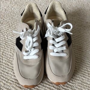 NWOT Victoria Sneakers